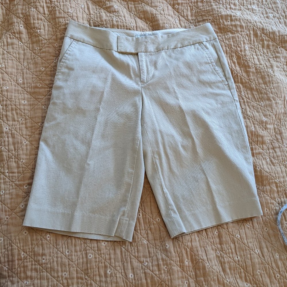 Banana Republic Shorts Tan/Cream  EUC Size 2 Like New